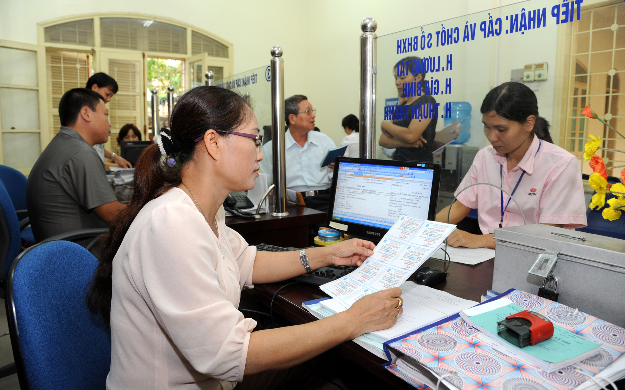 Mức hưởng trợ cấp BHXH sau khi tăng lương cơ sở 1,8 triệu đồng/tháng - Ảnh 1.